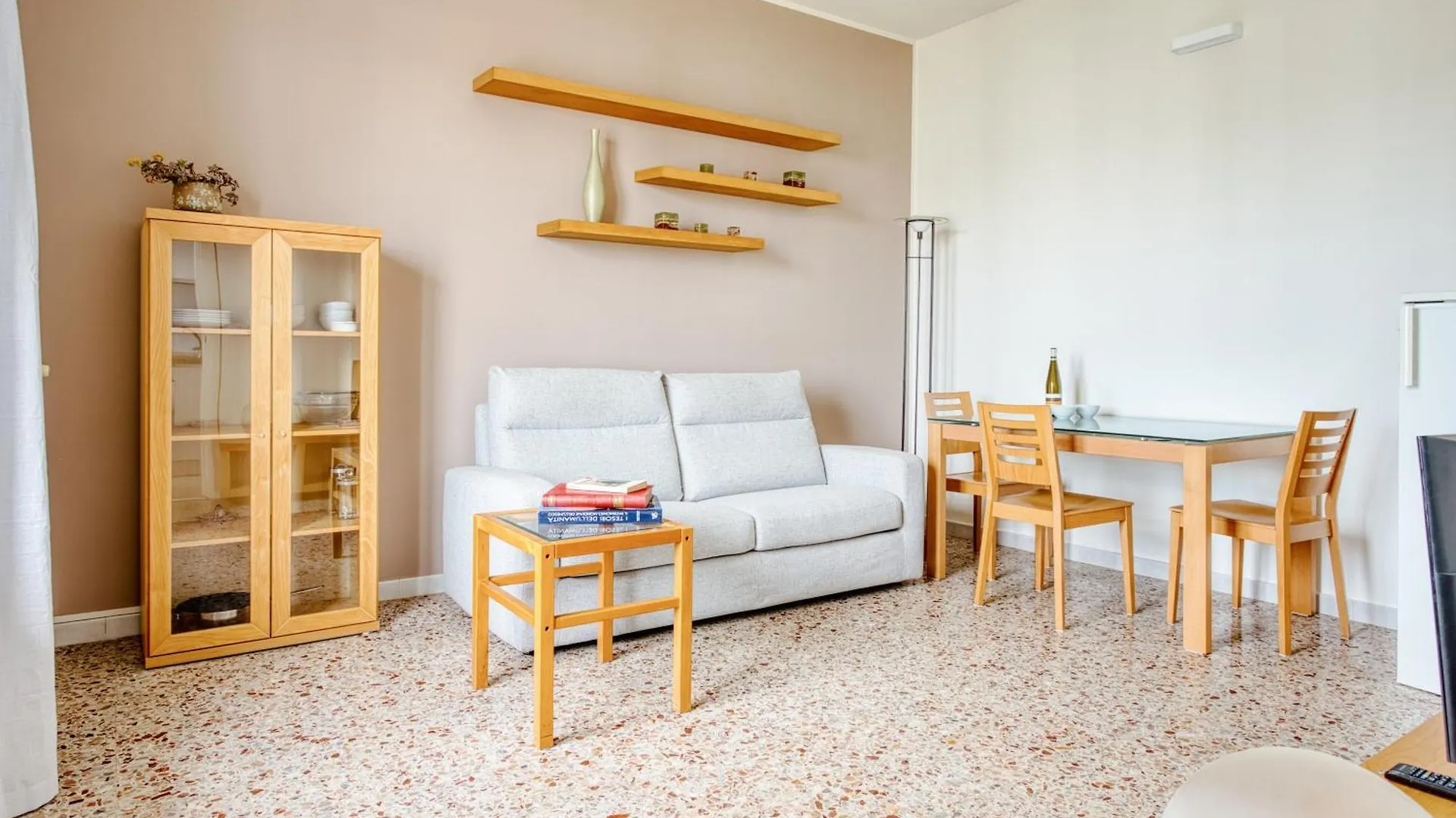 Cozy Apartment - Bande Nere 米兰 0*,
